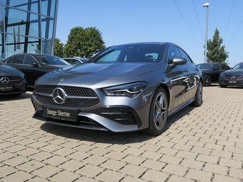 Grau Gebraucht 2024 Mercedes CLA200 Advanced Plus Limousine | 36.700 € (Etwas zu teuer) - Bild 1/4