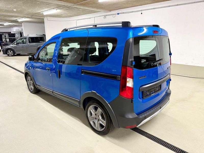 Gebraucht Dacia Dokker Stepway 95 PS (69 kW) 2019 Adriablau Van / Kleinbus