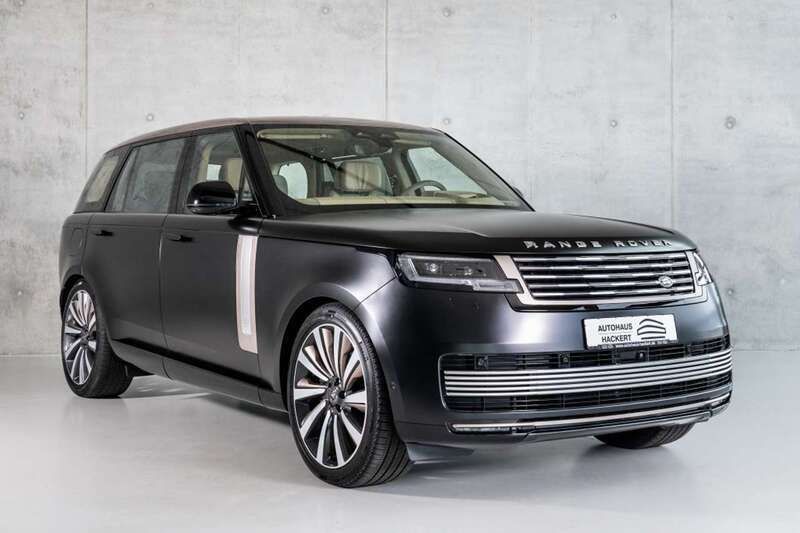 Obsidian black in satin finish Neu 2025 Land Rover Range Rover SUV | 249.870 € - Bild 1/4
