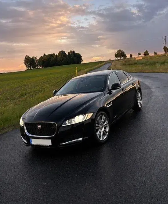 Gebraucht Jaguar XF Pure 163 PS (119 kW) 2016 Schwarz Limousine