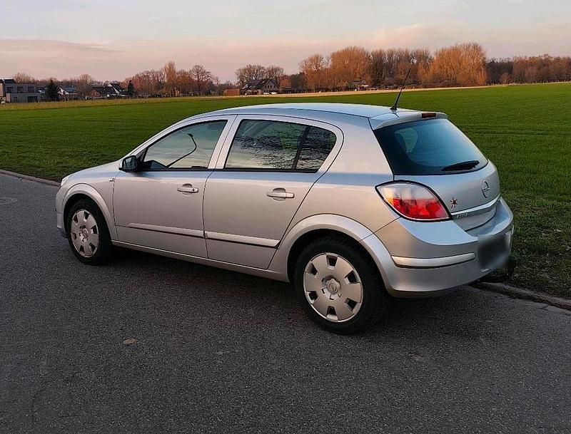 Gebraucht Opel Astra 77 PS (56 kW) 2006 Silber Kleinwagen