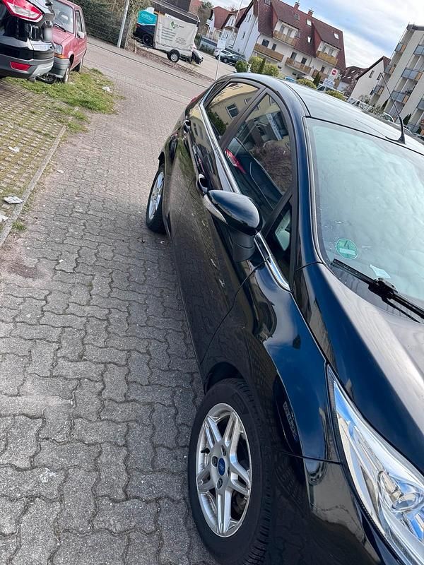 Gebraucht Ford Fiesta 101 PS (74 kW) 2013 Schwarz Kleinwagen