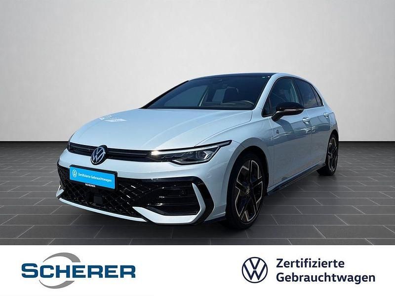 Crystal ice blue metallic (metallic) Gebraucht 2025 VW Golf VIII R-line Limousine | 31.940 € (Fairer Preis) - Bild 1/4