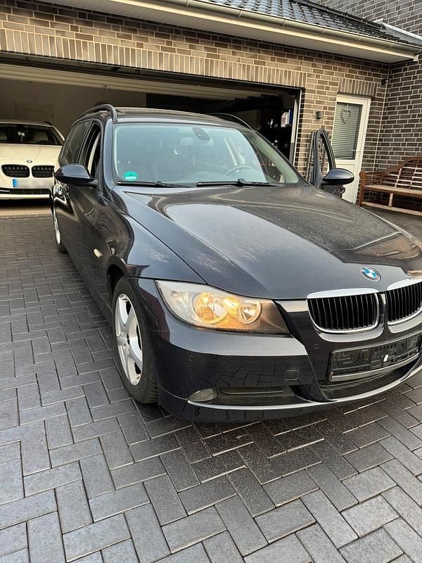 Gebraucht BMW 318 129 PS (94 kW) 2007 Blau Kombi