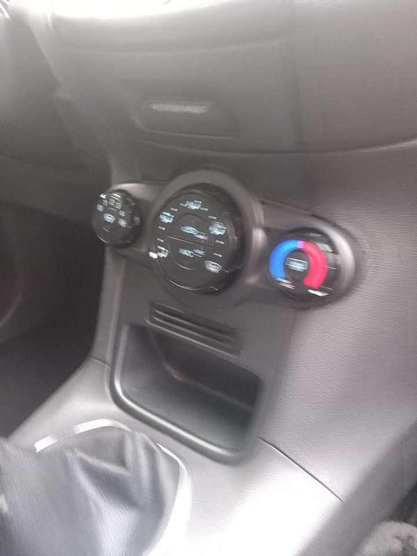 Gebraucht Ford Fiesta 69 PS (50 kW) 2013 Kleinwagen