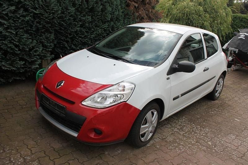 Weiß Gebraucht 2012 Renault Clio III Kleinwagen | 1.550 € (Superpreis) - Bild 1/4