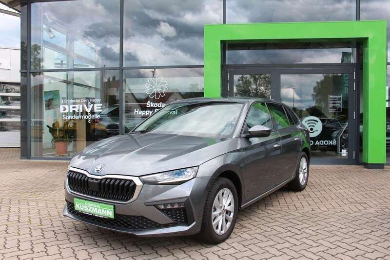 Graphitegrau met. Gebraucht 2024 Skoda Scala Selection Kleinwagen | 29.999 € - Bild 1/4