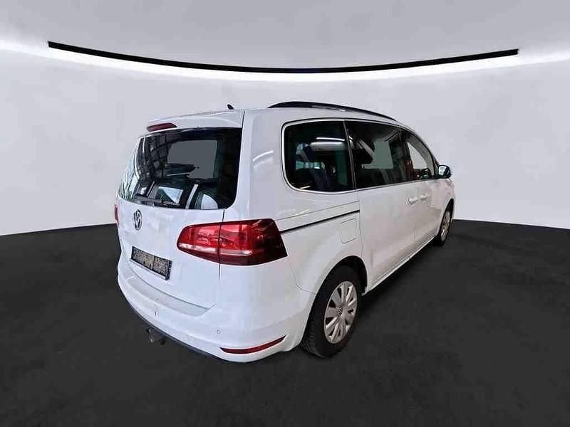 Gebraucht VW Sharan Comfortline 150 PS (110 kW) 2021 Pure white Van / Kleinbus