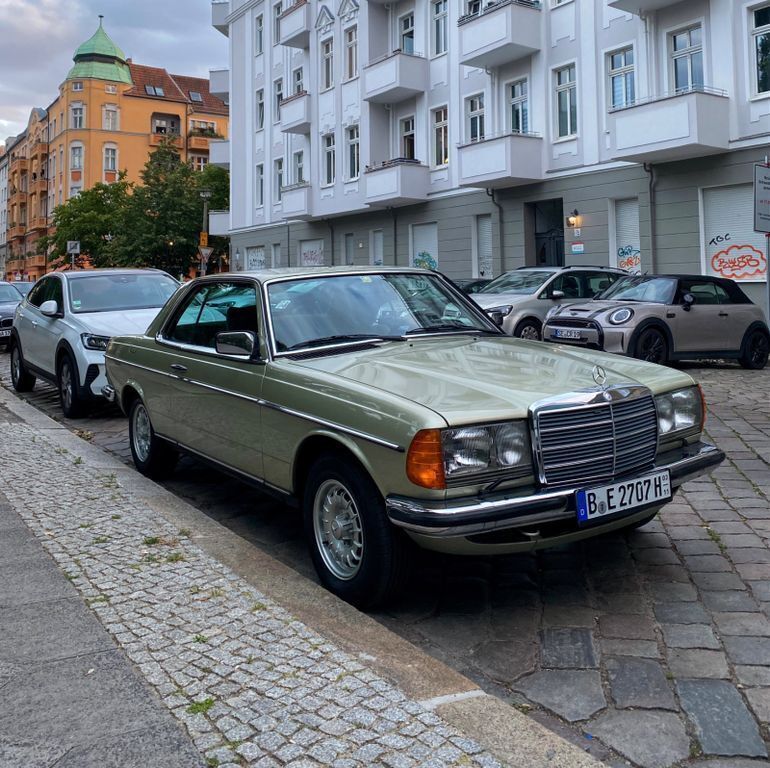 Grün Gebraucht 1983 Mercedes 230 Coupé | 12.490 € - Bild 1/4