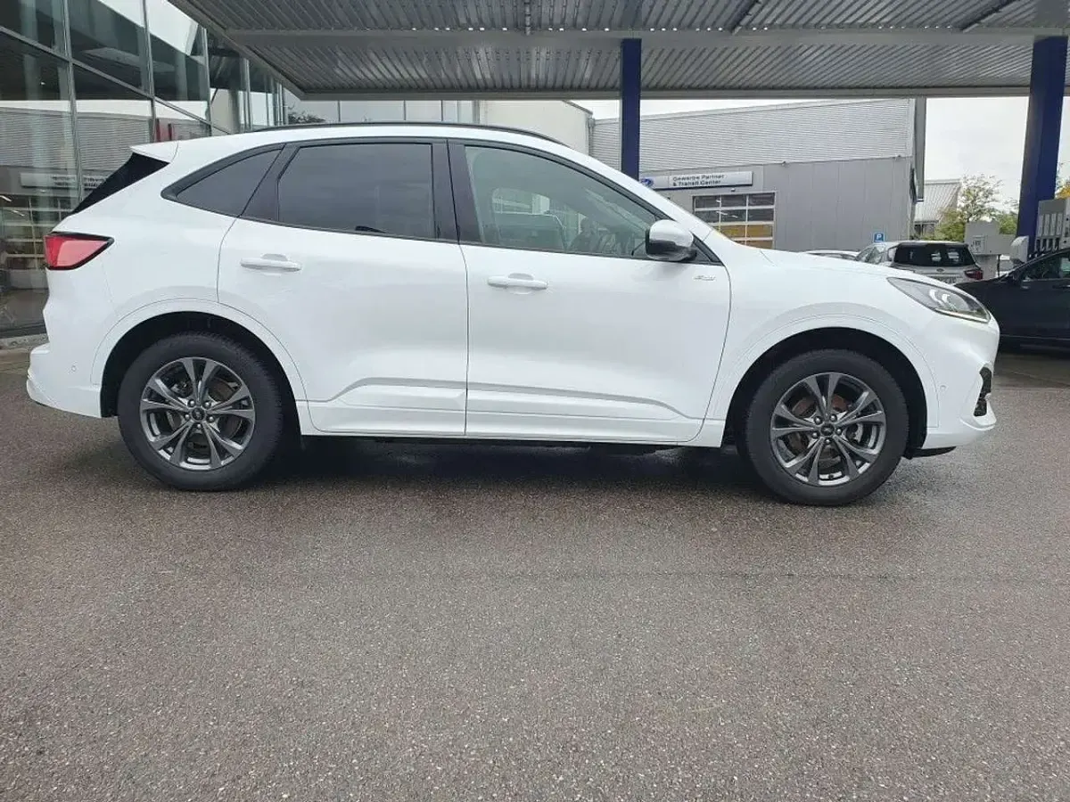 Gebraucht Ford Kuga ST-Line X 224 PS (164 kW) 2022 Frozen white SUV