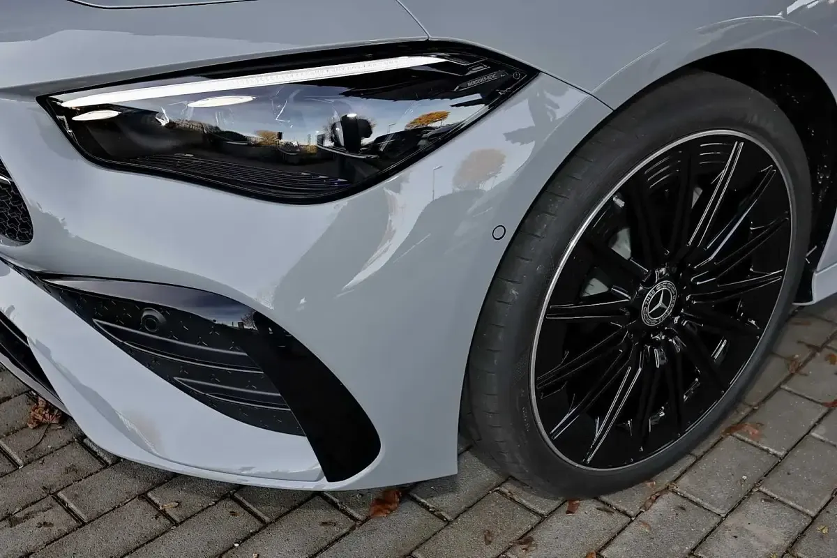 Gebraucht Mercedes CLE300 AMG 258 PS (189 kW) 2025 Manufaktur lack manufaktur alpin Cabrio