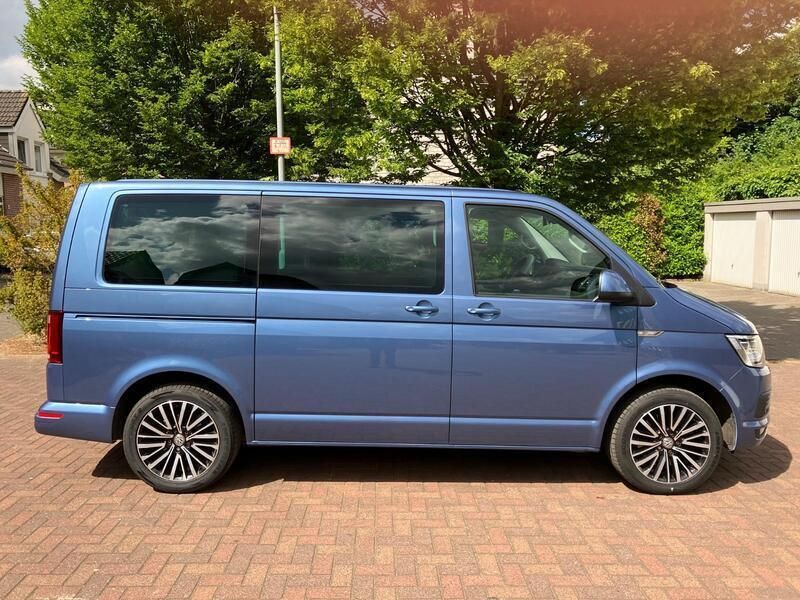 Blau Gebraucht 2017 VW T6 Van | 41.500 € (Teuer) - Bild 1/4