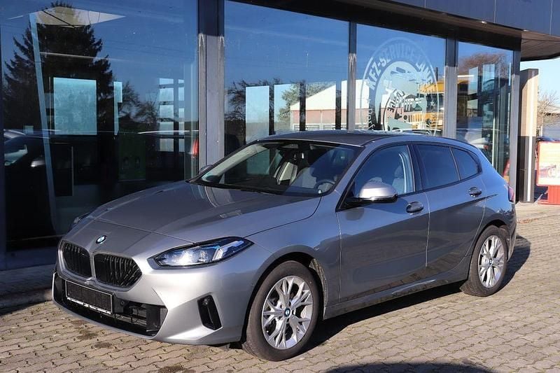 Grau Gebraucht 2024 BMW 120 Kleinwagen | 28.490 € (Superpreis) - Bild 1/4