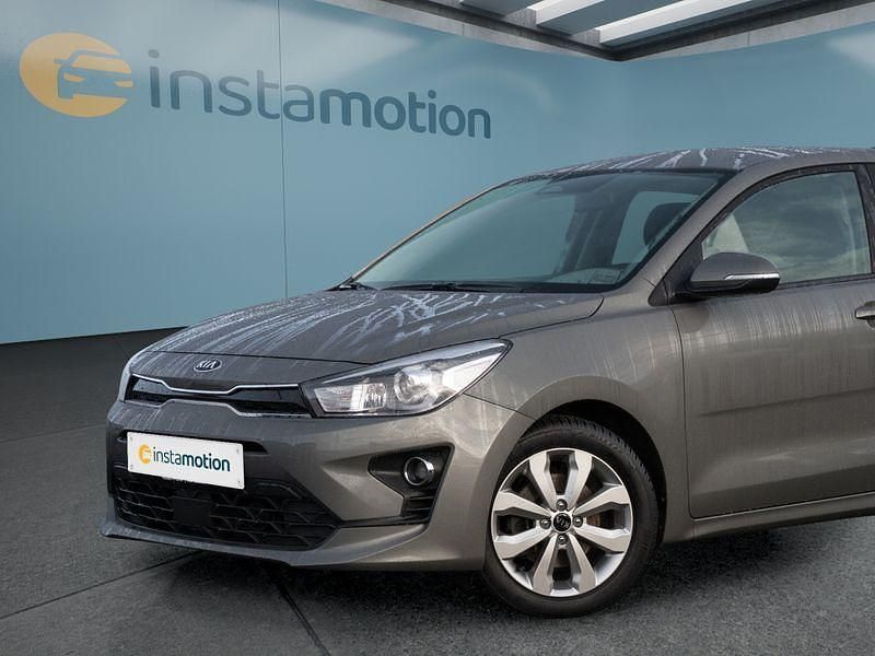 Grün Gebraucht 2021 Kia Rio Kleinwagen | 15.849 € (Teuer) - Bild 1/4