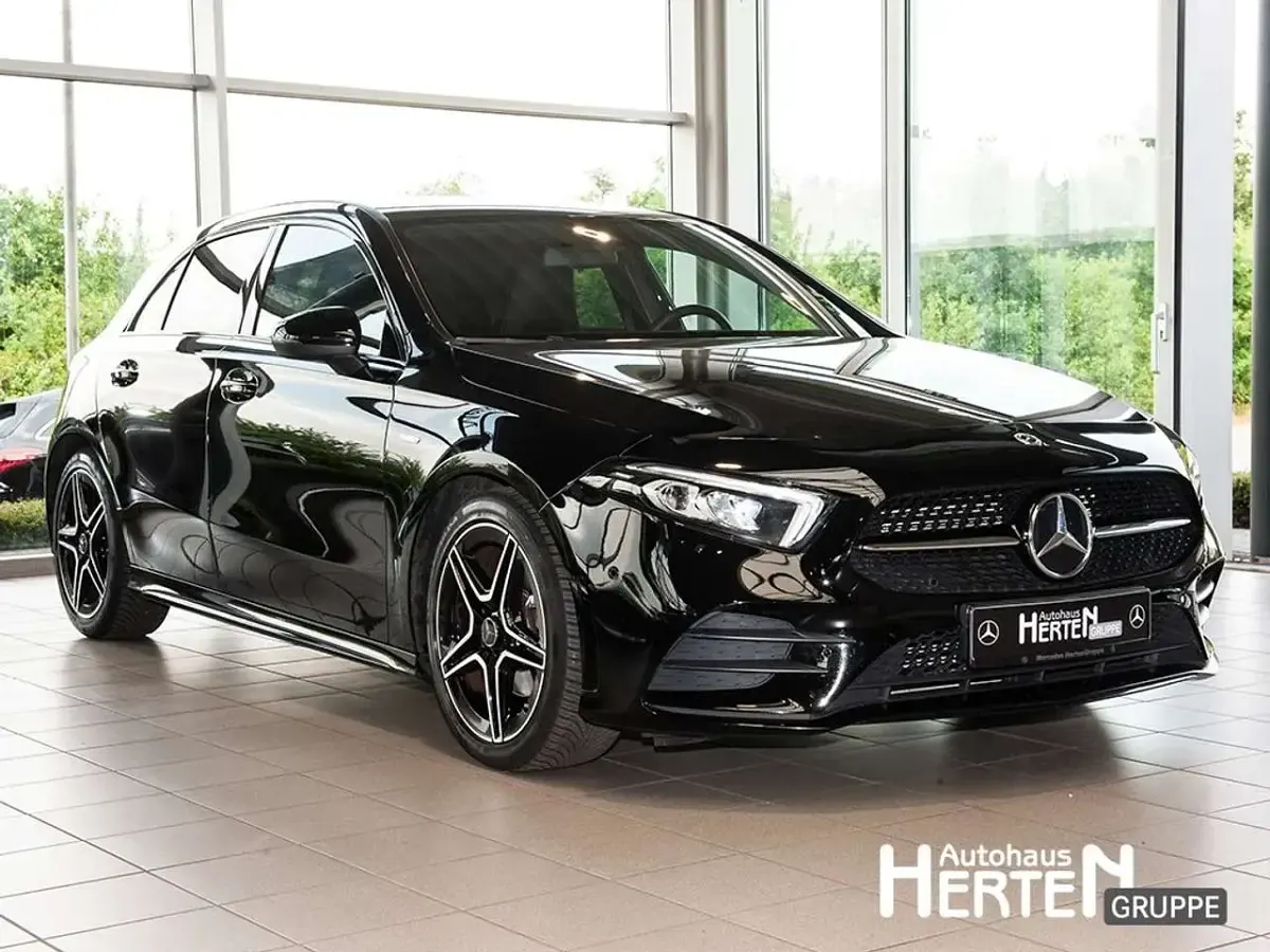 Gebraucht Mercedes A200 AMG 163 PS (119 kW) 2022 Schwarz Limousine