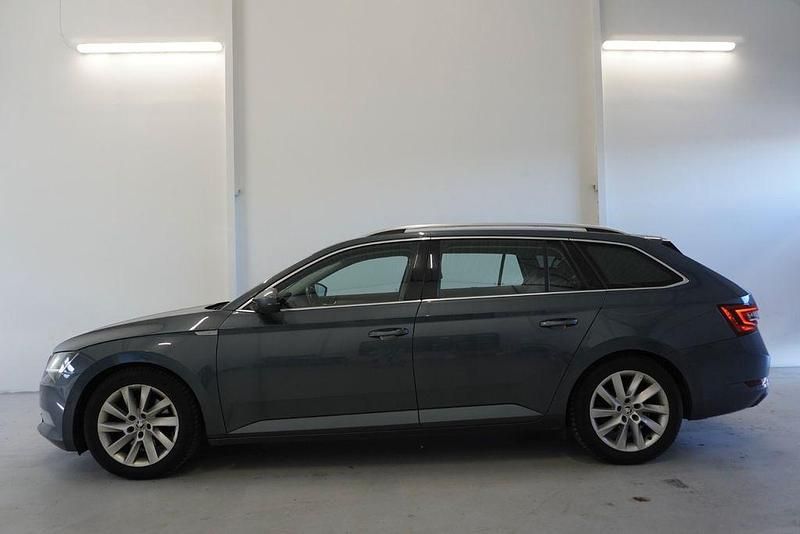 Gebraucht Skoda Superb Style 150 PS (110 kW) 2019 Grau Limousine