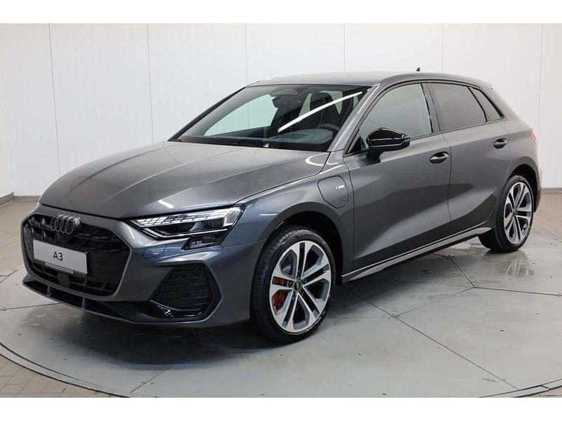 Neu Audi A3 S-Line 272 PS (200 kW) 2026 Daytonagrauperleffekt Limousine