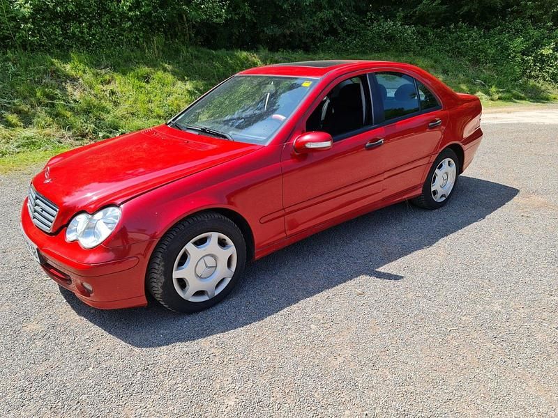 Rot Gebraucht 2006 Mercedes C220 Limousine | 2.800 € (Superpreis) - Bild 1/4