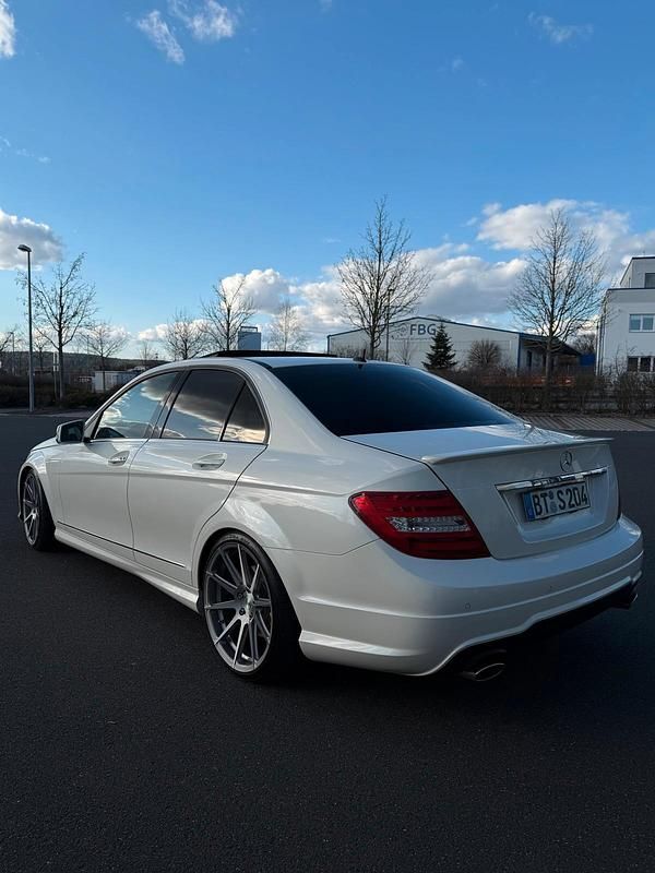 Gebraucht Mercedes C350 306 PS (225 kW) 2013 Weiß Limousine