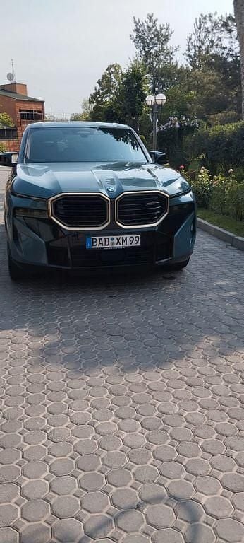 Grün Gebraucht 2023 BMW XM Sport Line SUV | 110.999 € (Etwas zu teuer) - Bild 1/4