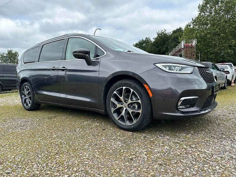 Usata Chrysler Pacifica 291 CV (214 kW) 2021 Grigio SUV