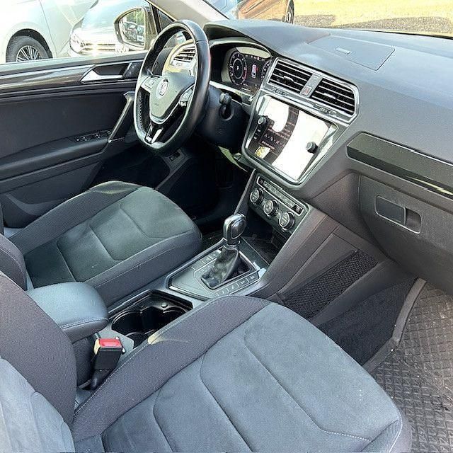 Deep black perleffekt Gebraucht 2018 VW Tiguan Active SUV | 18.888 € - Bild 1/3