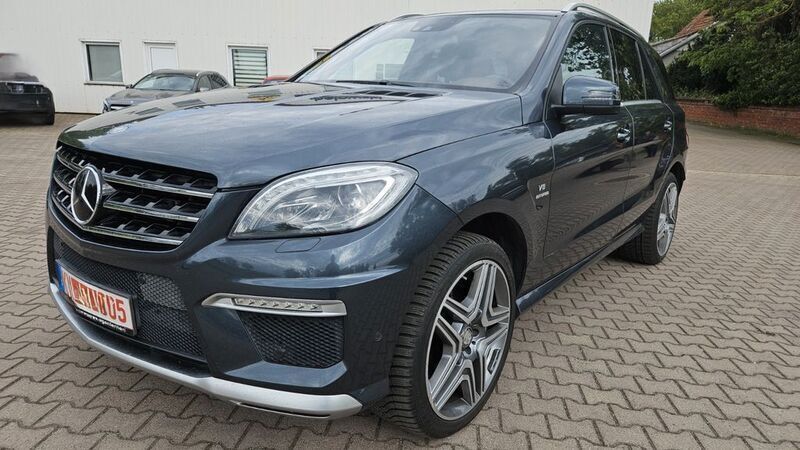 Grau Gebraucht 2011 Mercedes ML63 AMG AMG SUV | 25.500 € (Guter Preis) - Bild 1/4