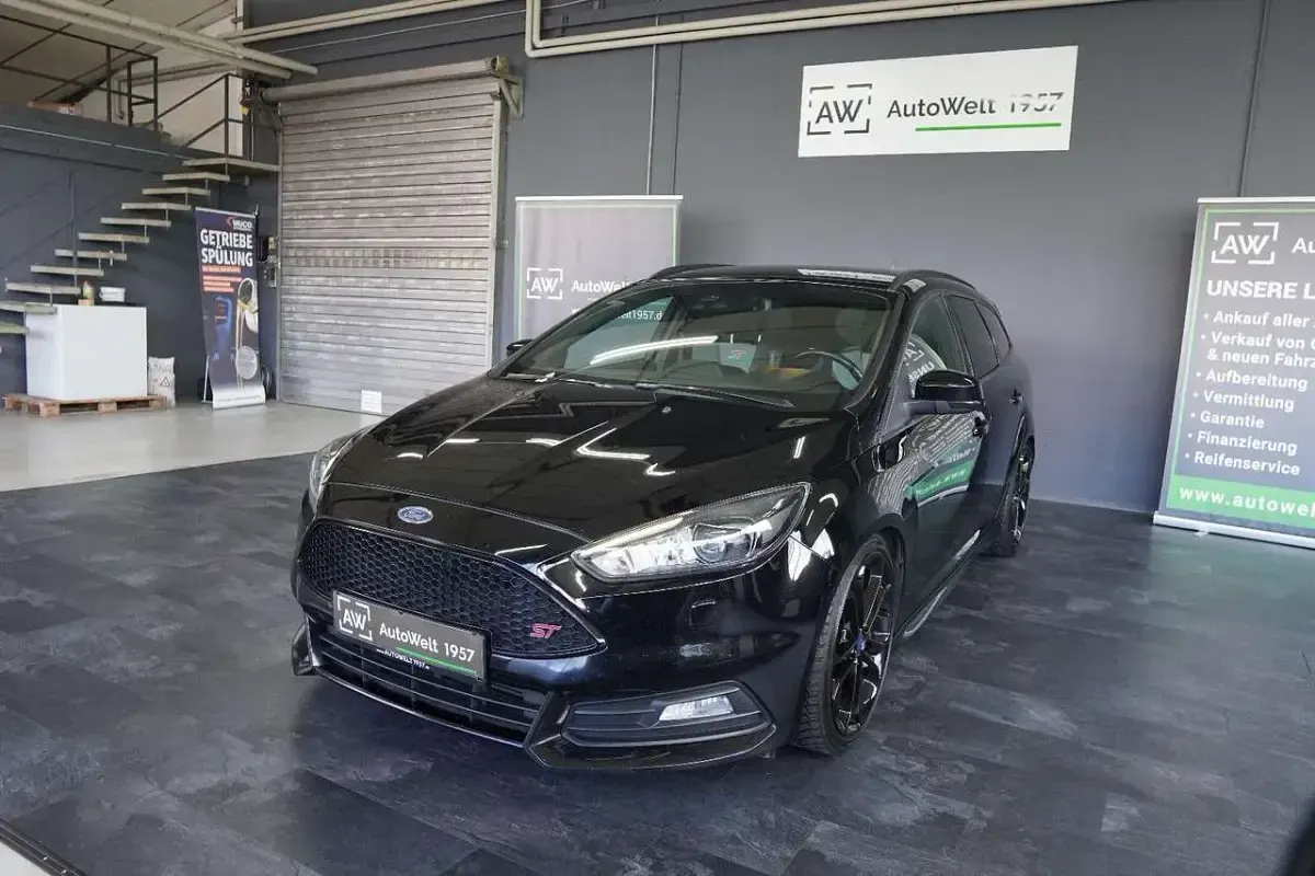 Gebraucht Ford Focus ST 250 PS (183 kW) 2016 Shadow black Kombi