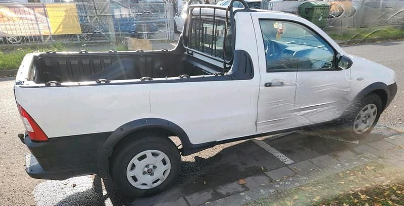 Gebraucht Fiat Strada 84 PS (61 kW) 2008 Weiß Abholung