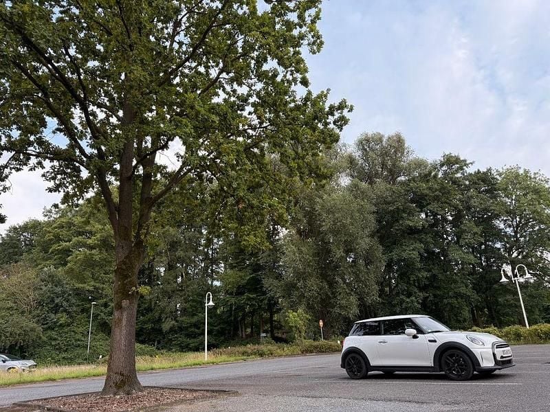 Weiß Gebraucht 2023 Mini Cooper Classic Kleinwagen | 20.600 € (Superpreis) - Bild 1/4