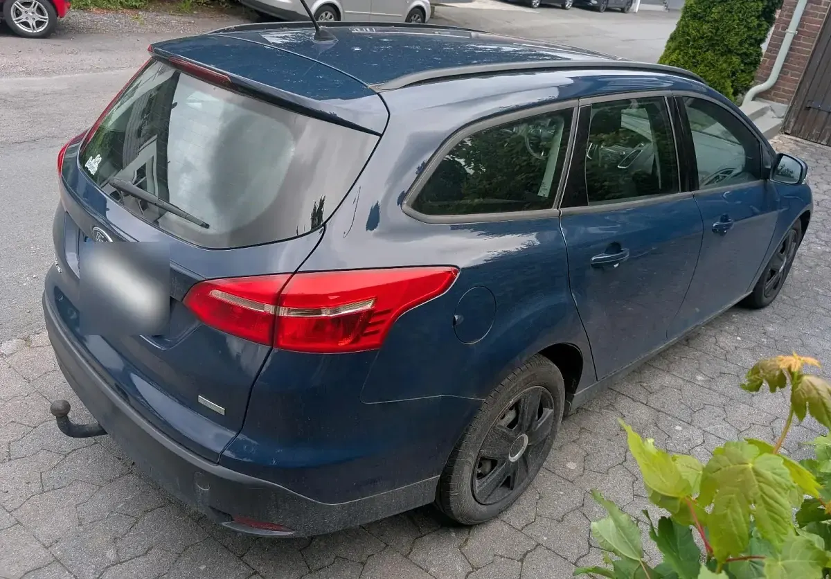 Gebraucht Ford Focus 101 PS (74 kW) 2015 Blau Kombi