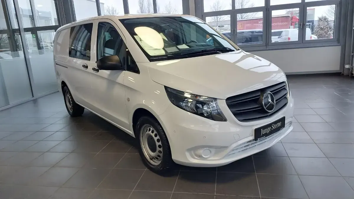 Gebraucht Mercedes Vito 163 PS (119 kW) 2022 Arktikweiß Van
