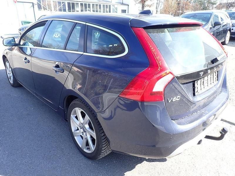 Gebraucht Volvo V60 Summum 163 PS (119 kW) 2012 Blau Kombi
