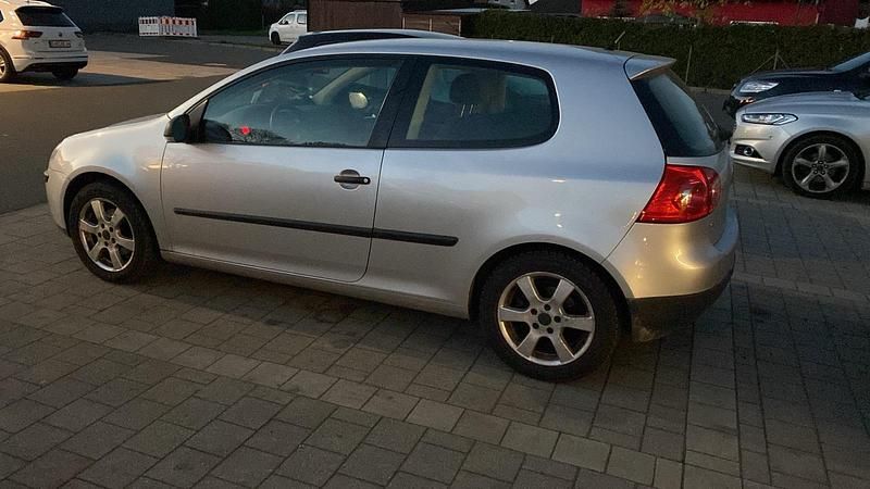 Gebraucht VW Golf V 80 PS (58 kW) 2008 Silber Kleinwagen