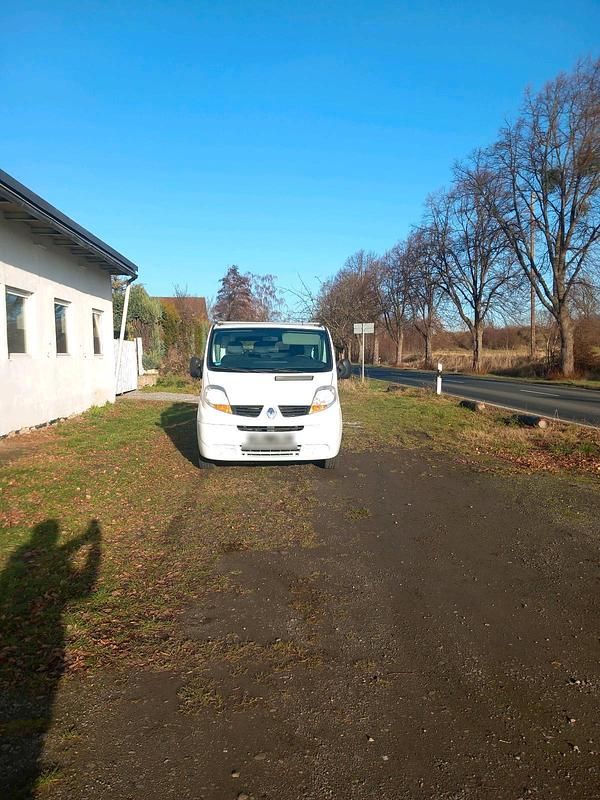 Second-hand Renault Trafic 90 CP (66 kW) 2006 Alb Monovolum