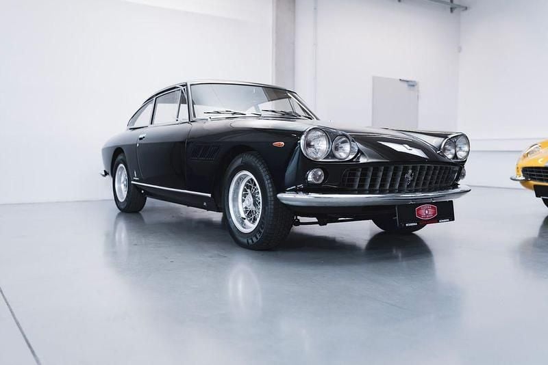 Second-hand Ferrari 330 300 CP (220 kW) 1965 Negru Coupe