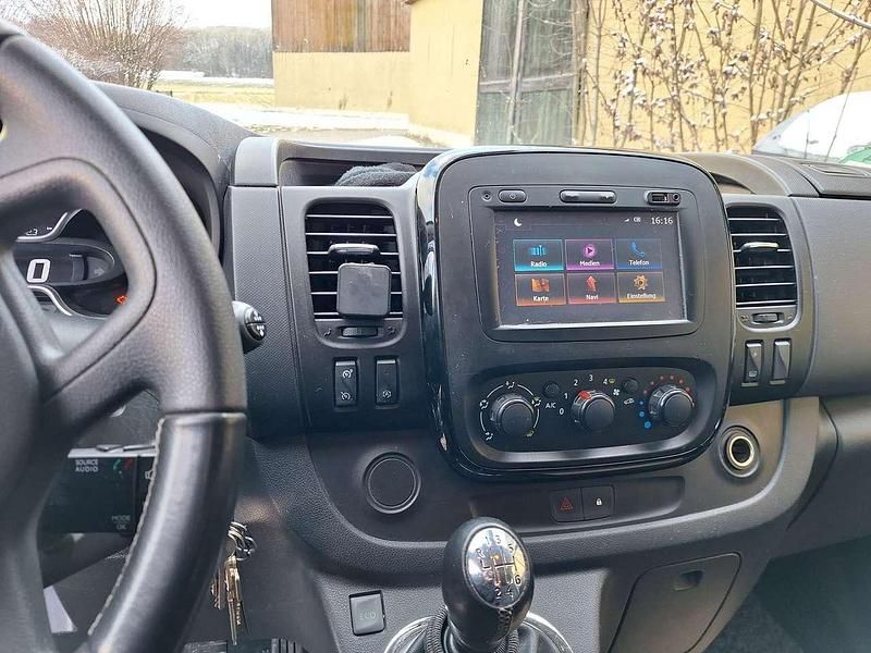 Gebraucht Opel Vivaro S 145 PS (106 kW) 2018 Silber Van / Kleinbus