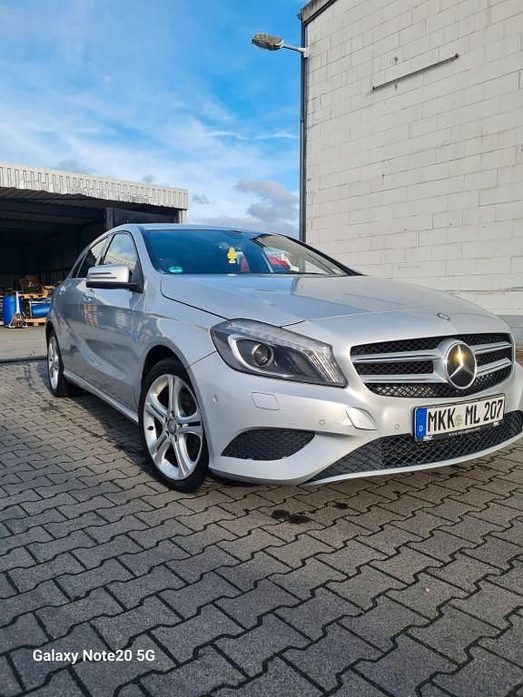 Silber Gebraucht 2014 Mercedes A200 Urban Limousine | 6.800 € (Fairer Preis) - Bild 1/4