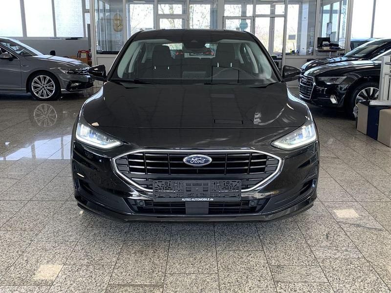 Usado Ford Focus Cool & Connect 101 CV (74 kW) 2022 Negro Berlina