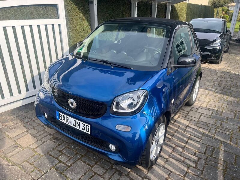 Blau Gebraucht 2019 Smart ForTwo Electric Drive Cabrio | 7.950 € (Guter Preis) - Bild 1/4