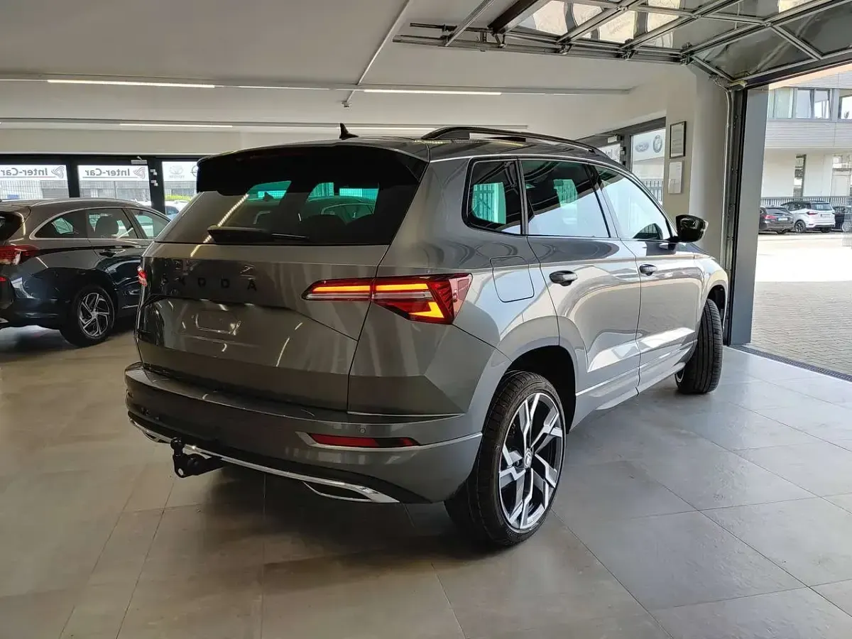 Neu Skoda Karoq SportLine 150 PS (110 kW) 2026 Graphitegreymetallic SUV