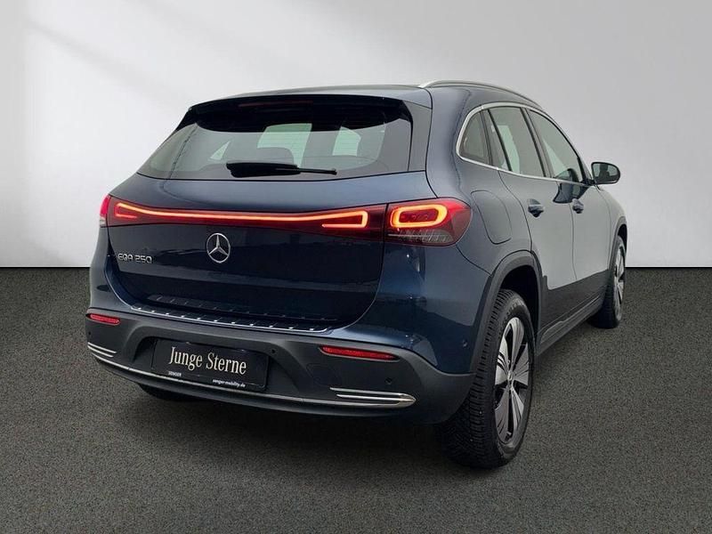 Gebraucht Mercedes EQA250 Progressive 139 kW (190 PS) 2022 Denimblau SUV