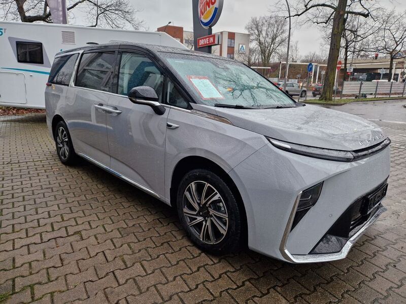 Gebraucht Maxus MIFA 9 180 kW (245 PS) 2025 Grau Van / Kleinbus