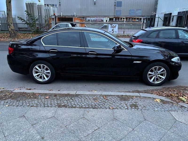Gebraucht BMW 530 258 PS (189 kW) 2012 Schwarz Limousine
