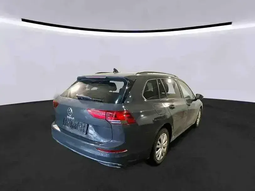 Gebraucht VW Golf VIII Life 150 PS (110 kW) 2022 Uranograu Kombi