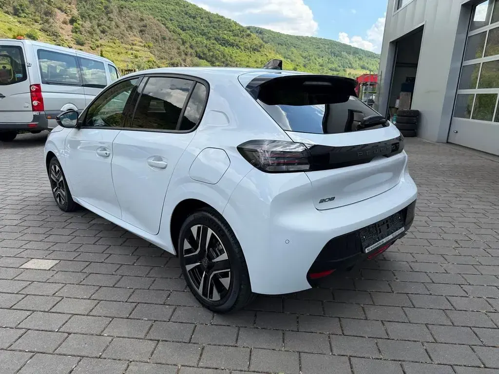 Gebraucht Peugeot 208 Allure 101 PS (74 kW) 2025 Weiß Kleinwagen
