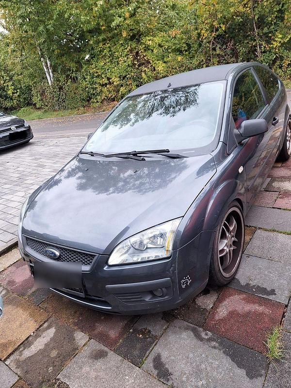 Grau Gebraucht 2005 Ford Focus Kleinwagen | 1.600 € (Fairer Preis) - Bild 1/4
