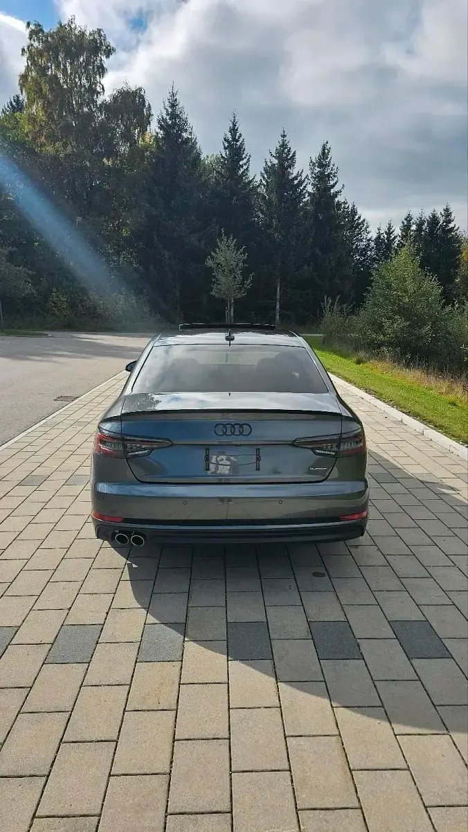 Używany Audi A4 S-Line 272 KM (200 kW) 2017 Szary Sedan/Limuzyna