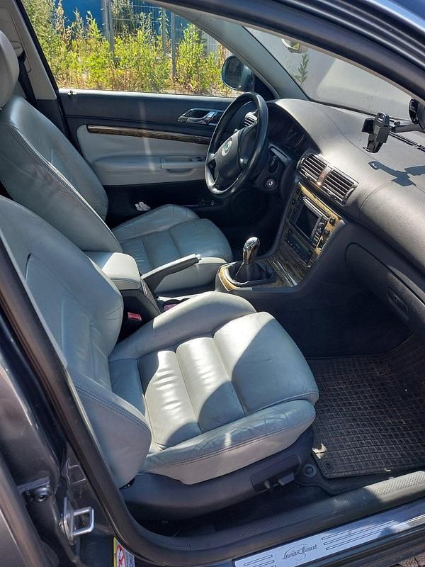 Grau Gebraucht 2006 Skoda Superb LAURIN & KLEMENT Limousine | 2.000 € (Fairer Preis) - Bild 1/4