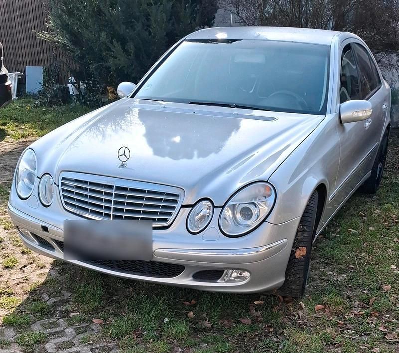 Gebraucht Mercedes E220 150 PS (110 kW) 2003 Grün Limousine